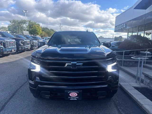 Used 2025 Black Chevrolet High Country image 2