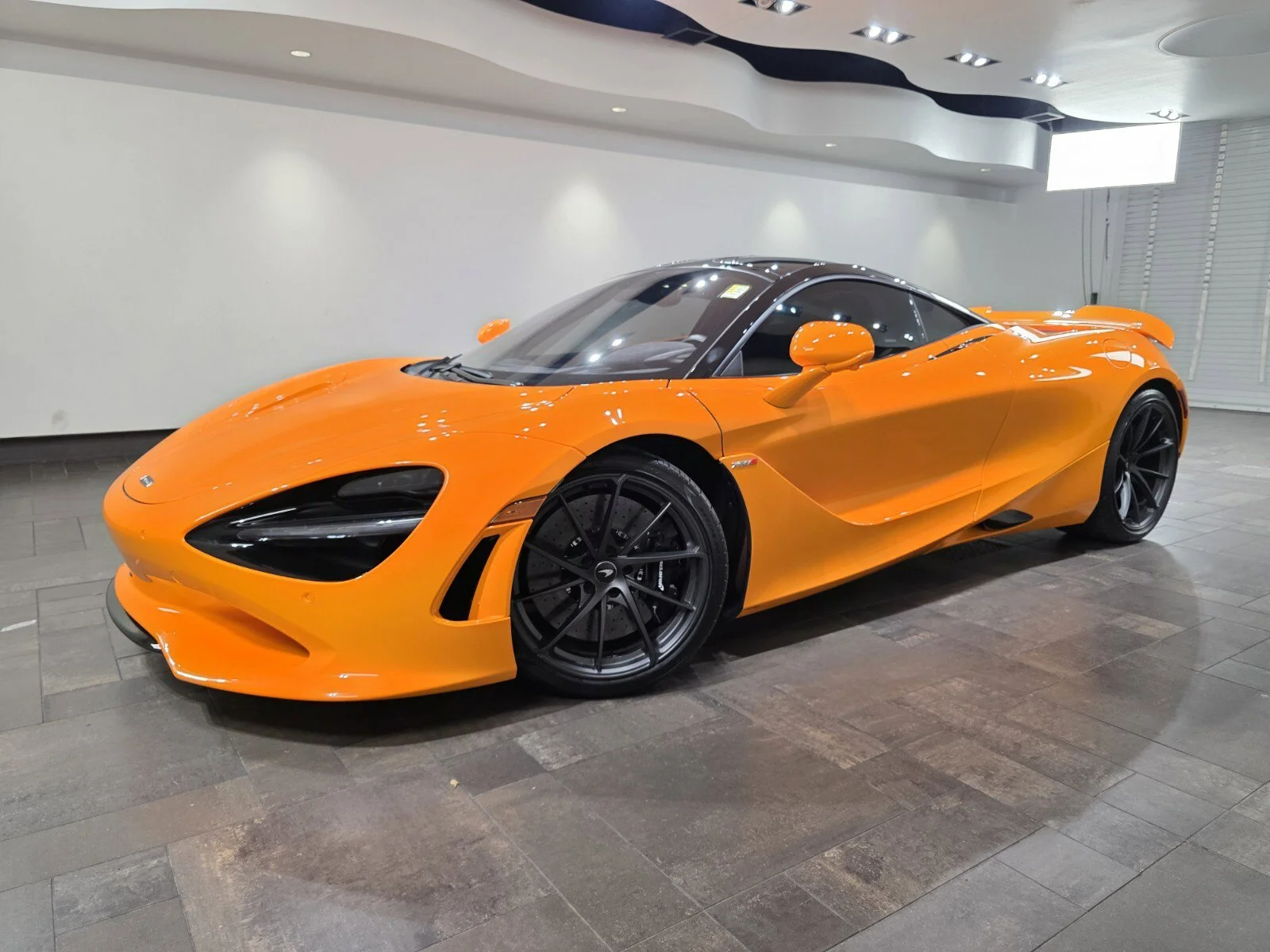 2024 McLaren 750S 4.0 V8's photo