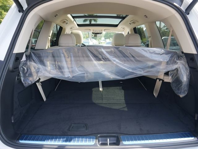 New 2026 MANUFAKTUR Moonlight White Metallic Mercedes-Benz GLS 450 image 22