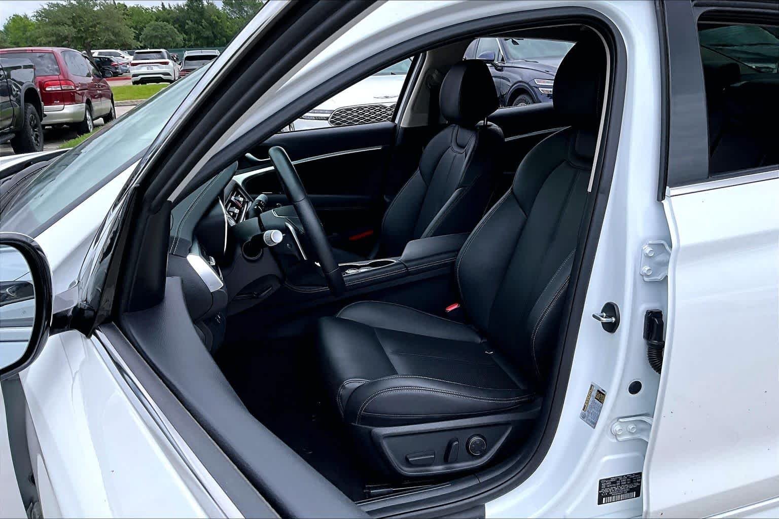 Used 2024 Uyuni White Genesis 2.5T image 8