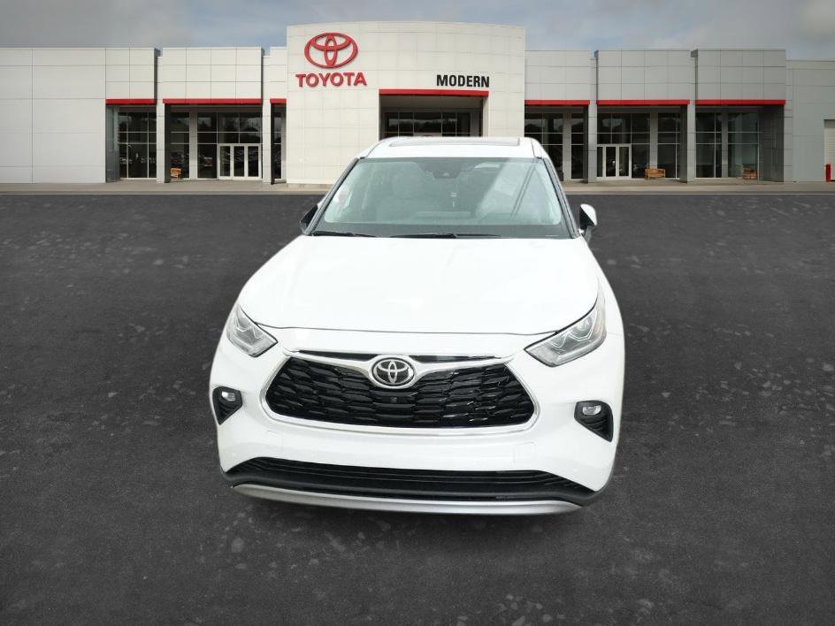 New 2026 Wind Chill Pearl Toyota Hybrid Platinum image 12