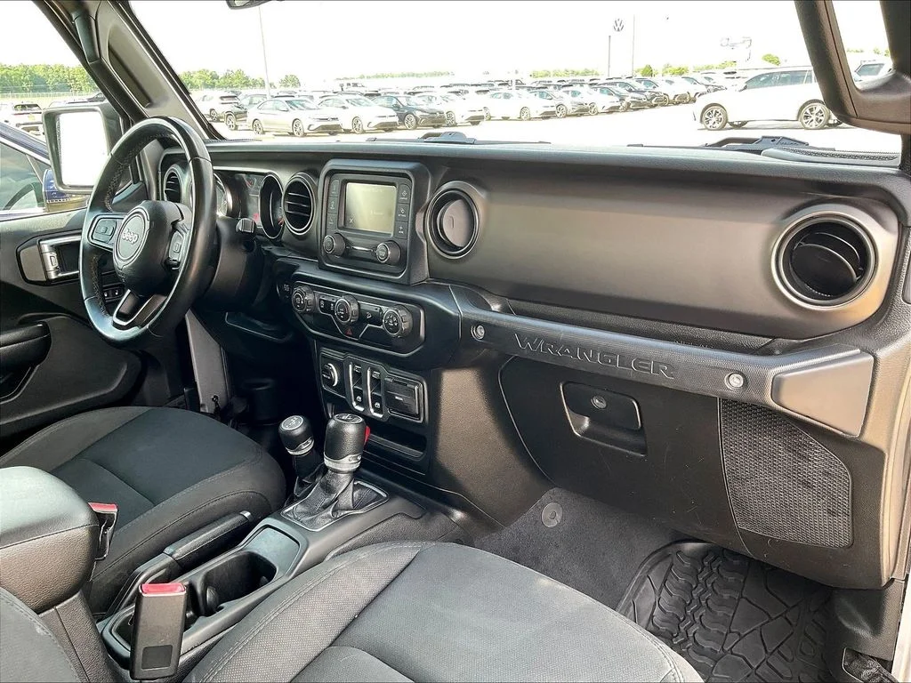 Used 2019 Silver Jeep Sport S image 33