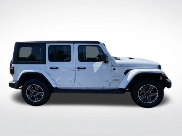 Used 2023 White Jeep Sahara image 9