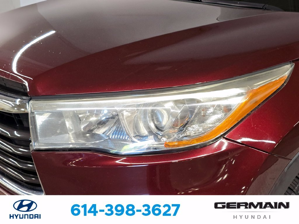 Used 2016 Red Toyota Limited image 15