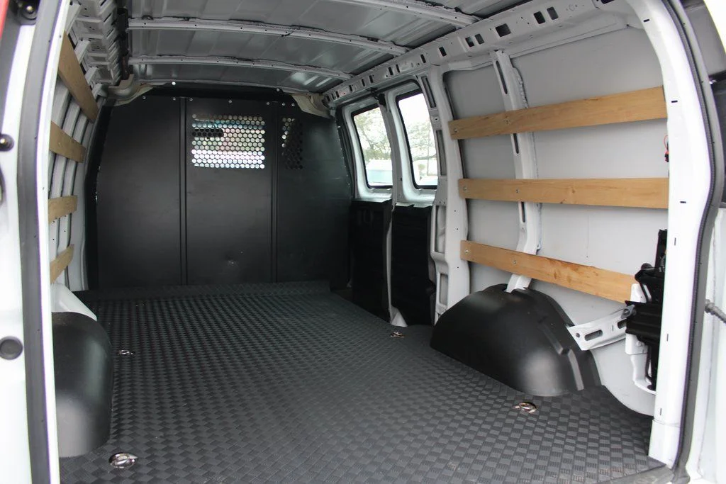 2023 GMC Savana Cargo Work Van - Photo 34