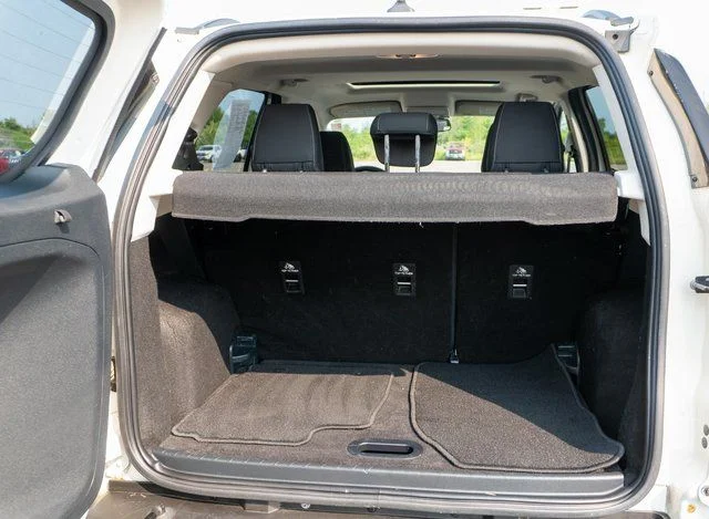 Used 2022 White Ford SE image 10