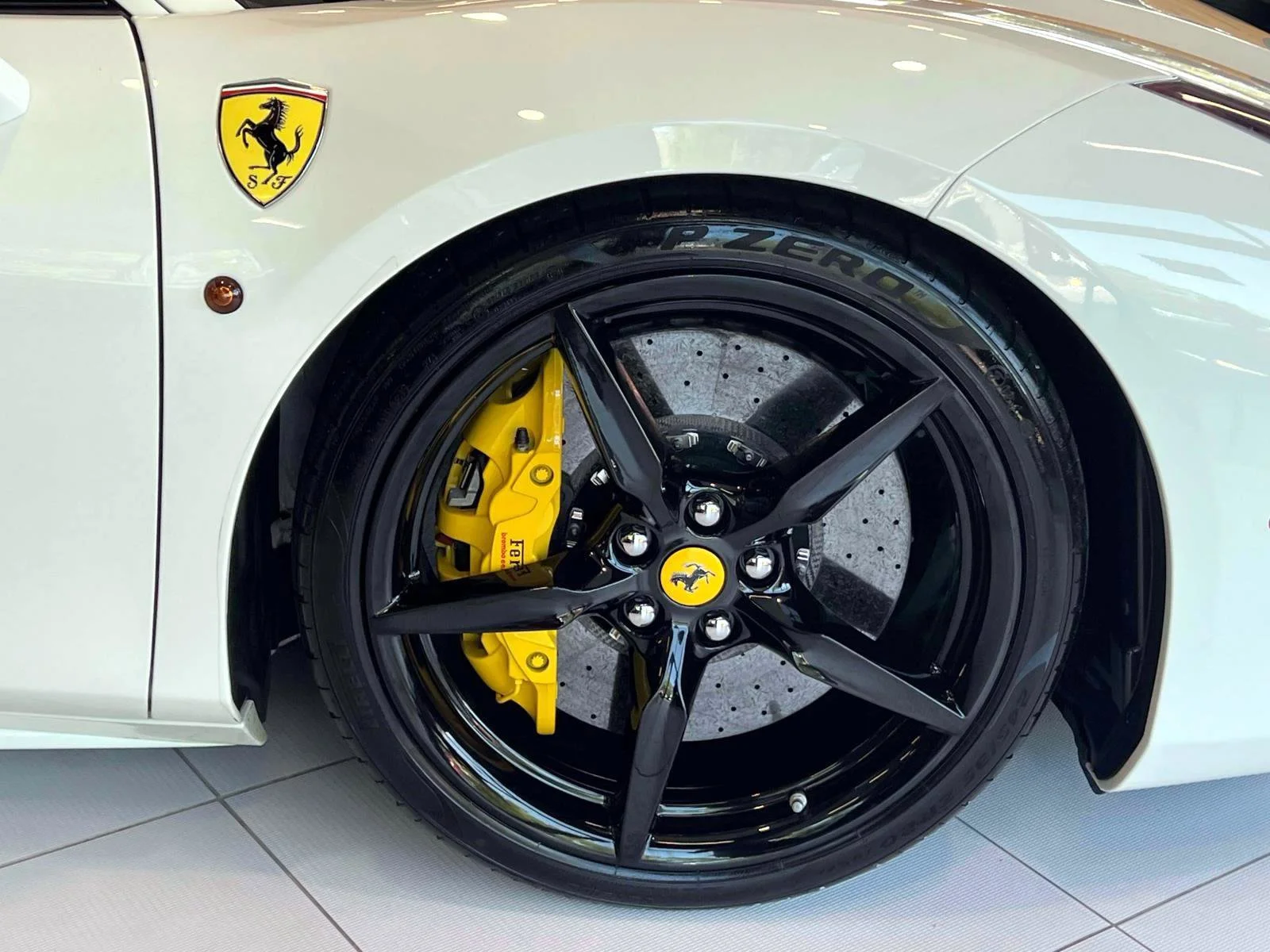 Used 2019 White Ferrari  image 15