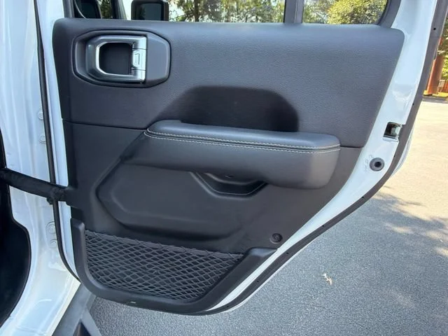 Used 2020 White Jeep Overland 4x4 image 16