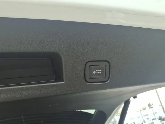 Used 2025 Summit White GMC Elevation image 8