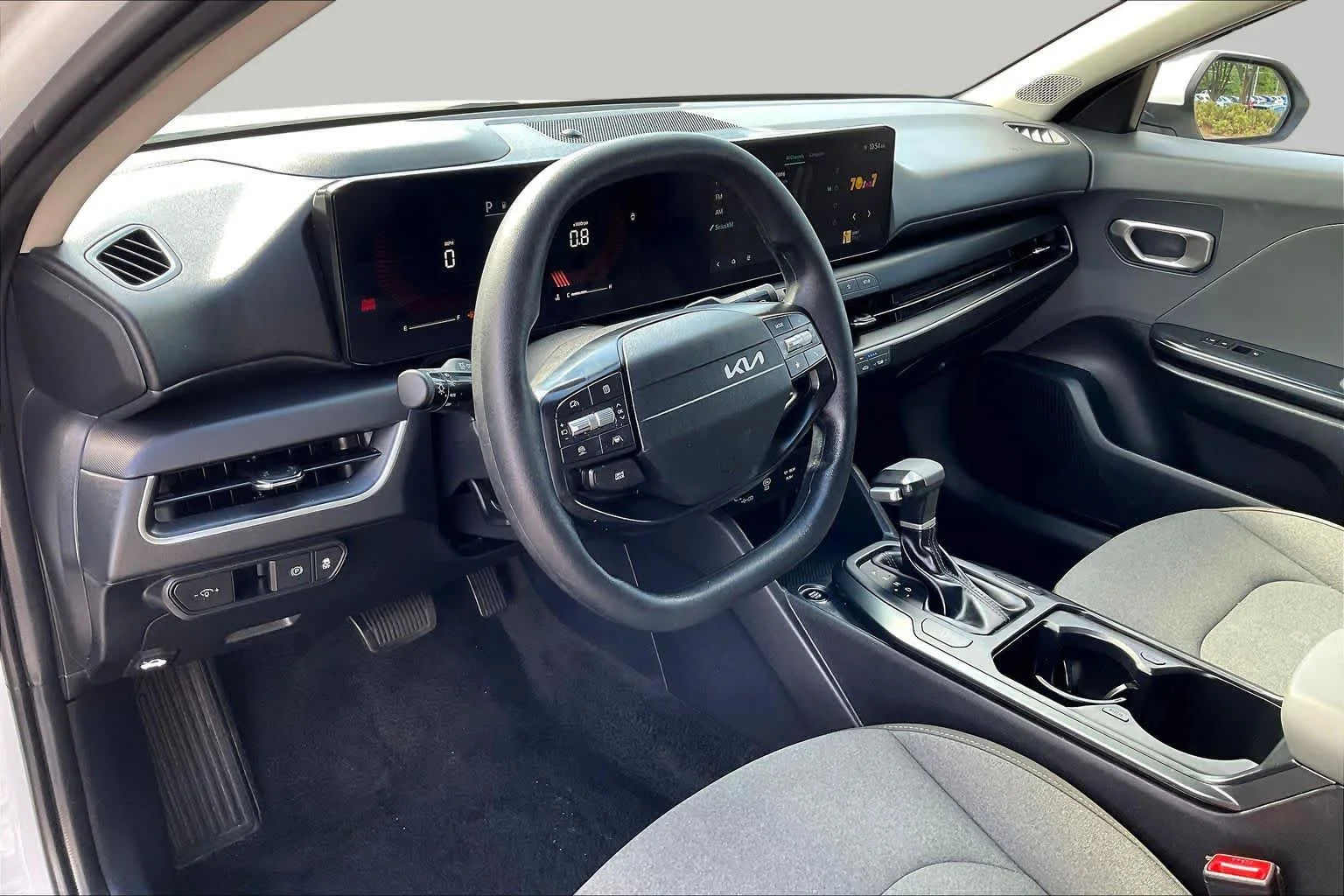 2025 Kia K4 LXS - Photo 17