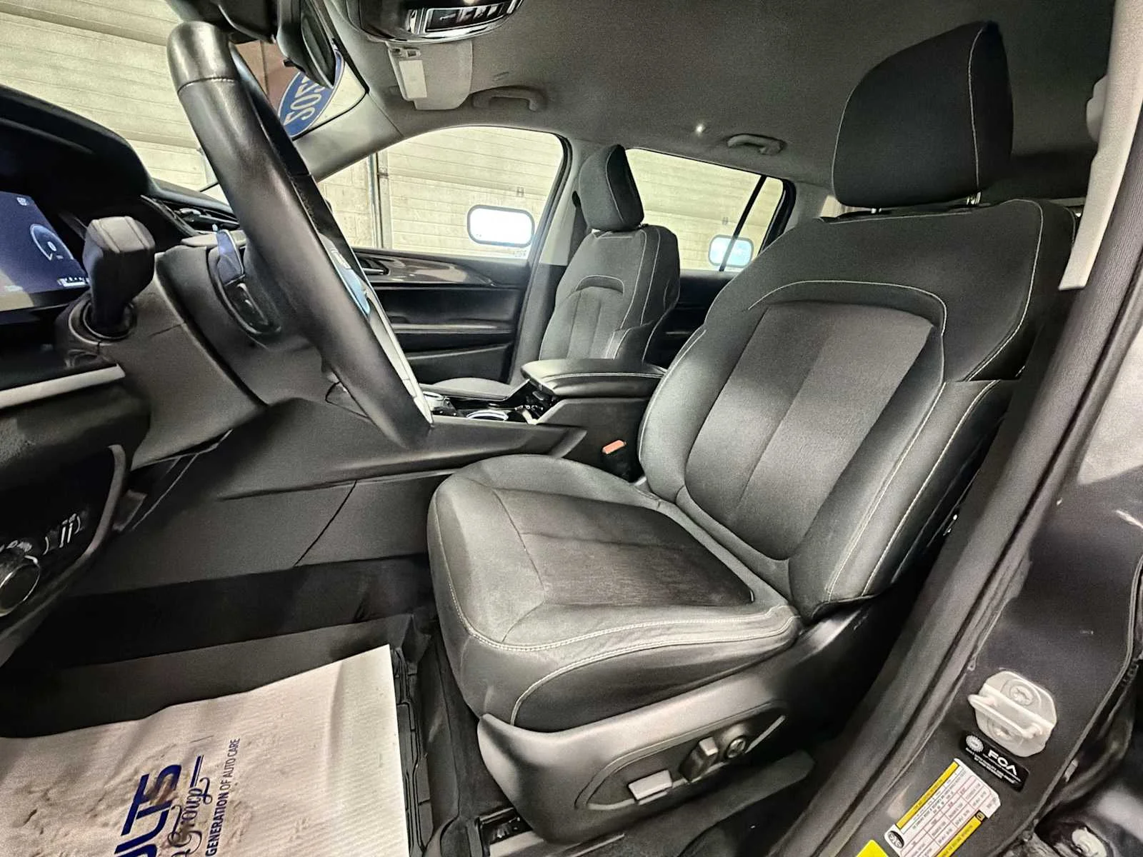 Used 2022 Baltic Gray Metallic Clearcoat Jeep Laredo image 13