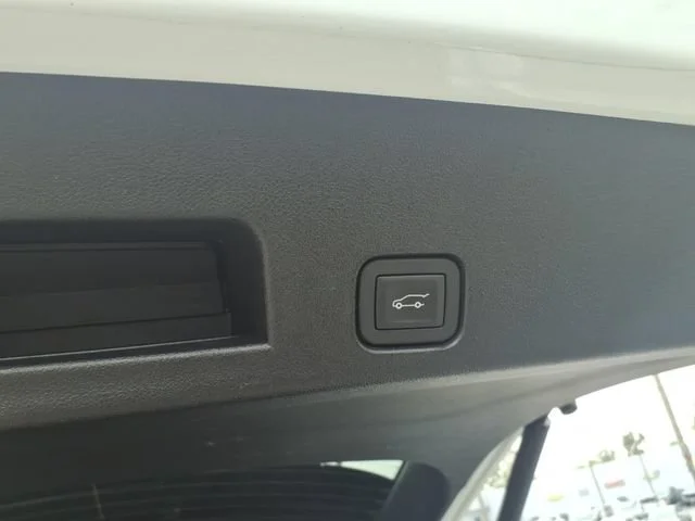 Used 2025 Summit White GMC Elevation image 8