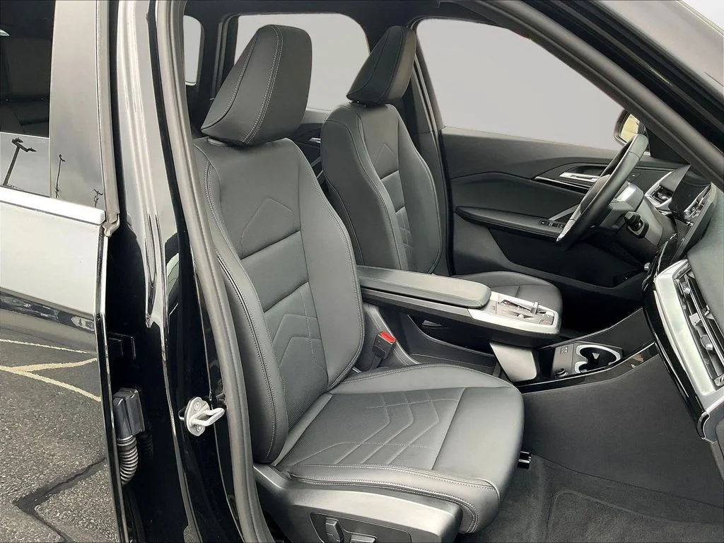 Used 2023 Black Sapphire Metallic BMW xDrive28i image 31