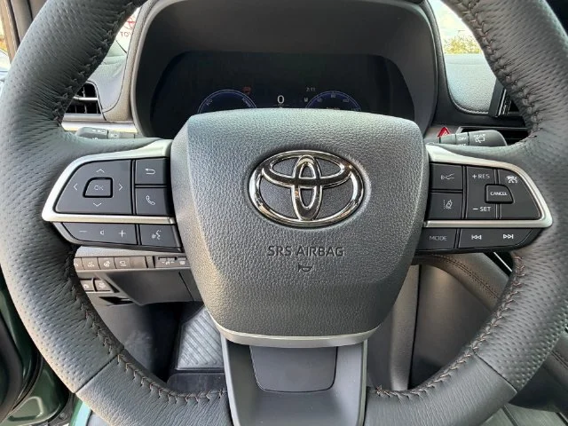 New 2026 Pearl Toyota XLE image 10