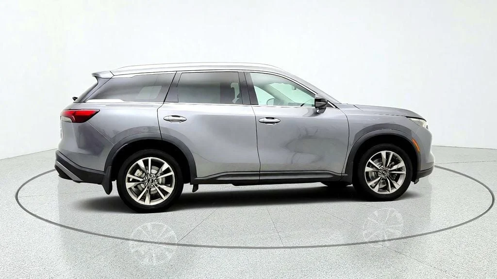 Used 2023 Graphite Shadow INFINITI LUXE FWD image 4