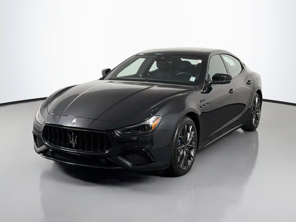 Used 2022 Black Maserati Modena Q4 image 3