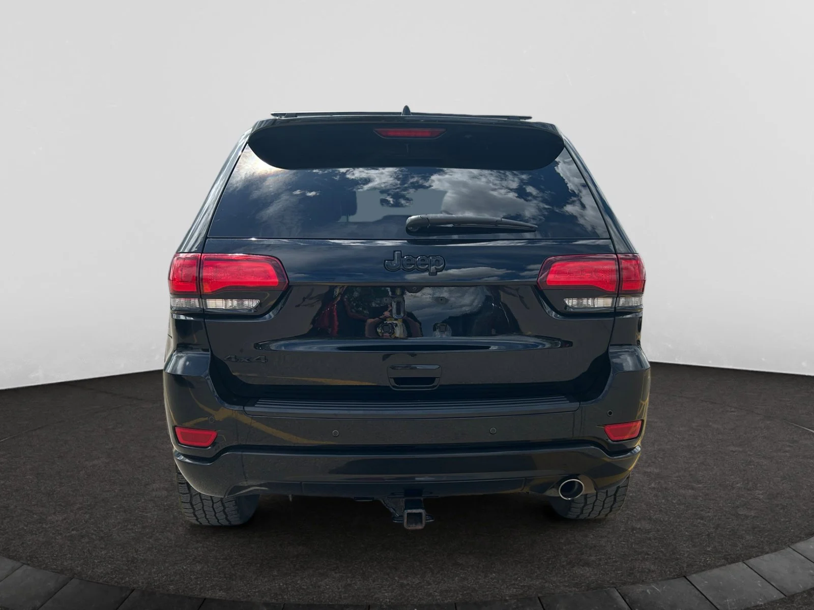 Used 2019 Diamond Black Crystal Pearl Jeep ALTITUDE image 4