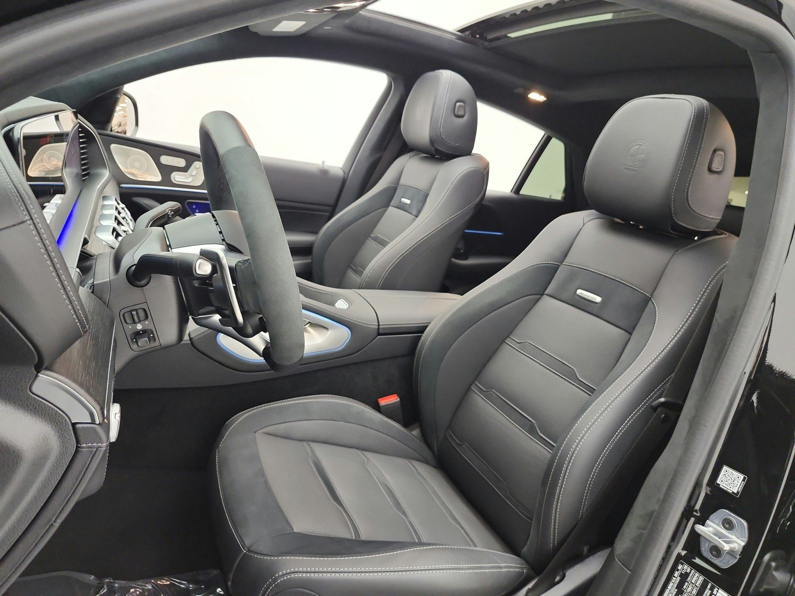 Certified Used 2026 Obsidian Black Metallic Mercedes-Benz AMG® GLE 53 4MATIC+ Coupe image 17