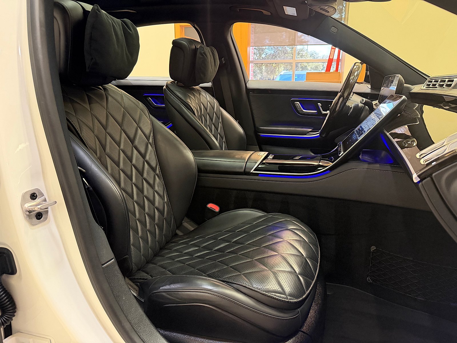 Certified Used 2023 MANUFAKTUR Diamond White Mercedes-Benz 4MATIC® image 12