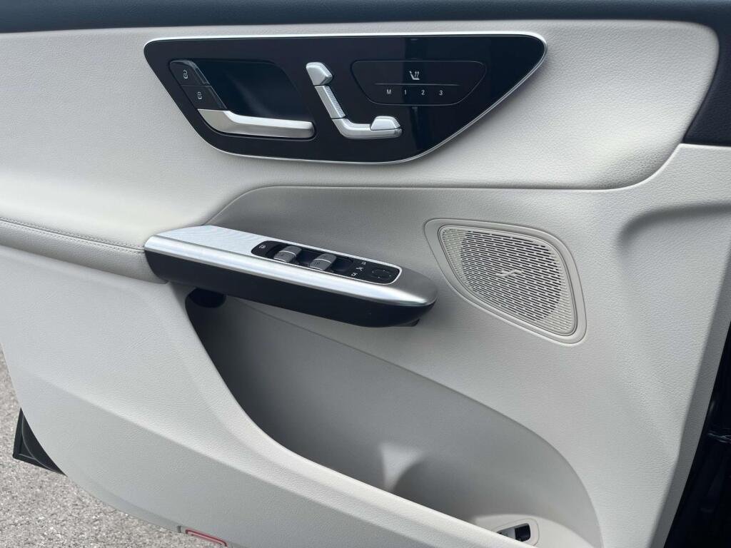 New 2026 Graphite Grey Metallic Mercedes-Benz GLC 300 image 29
