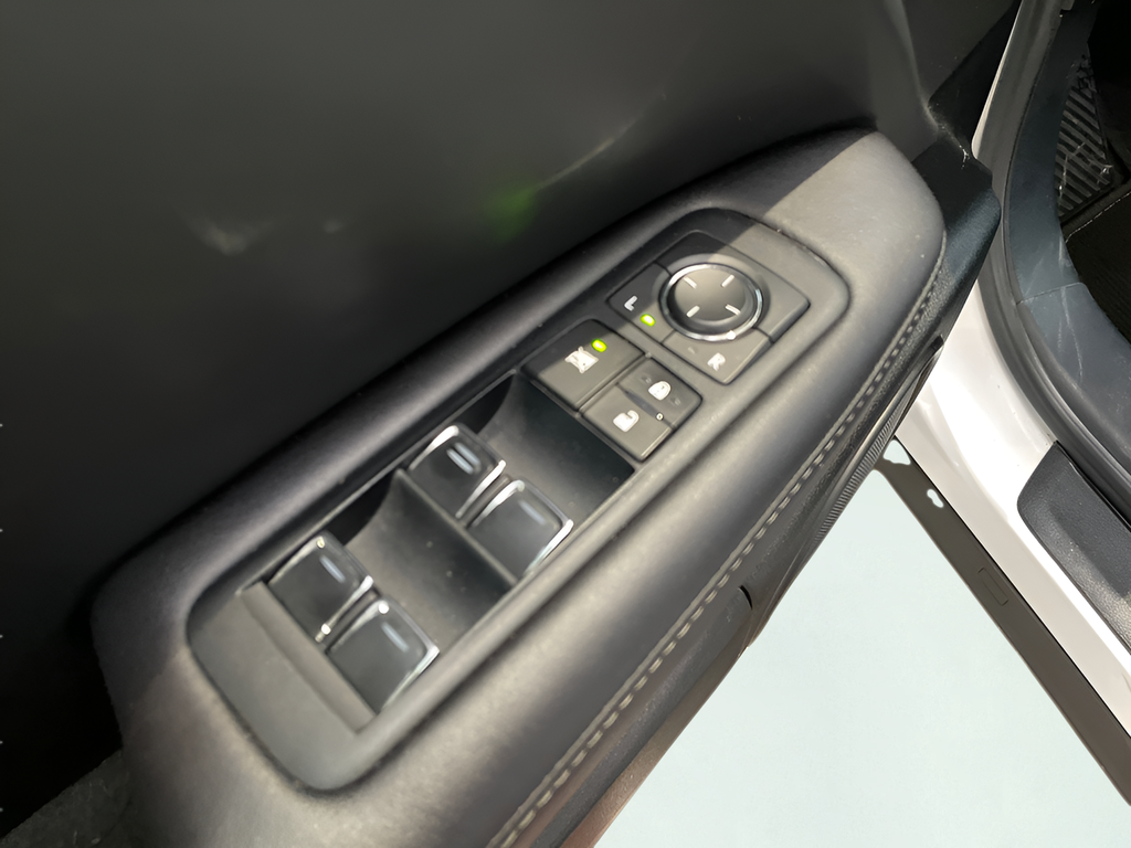 Used 2016 White Lexus 350 image 10