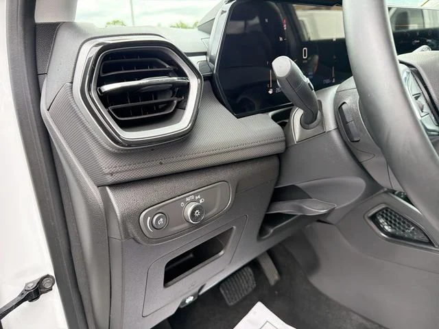 Used 2026 White Chevrolet LT image 17