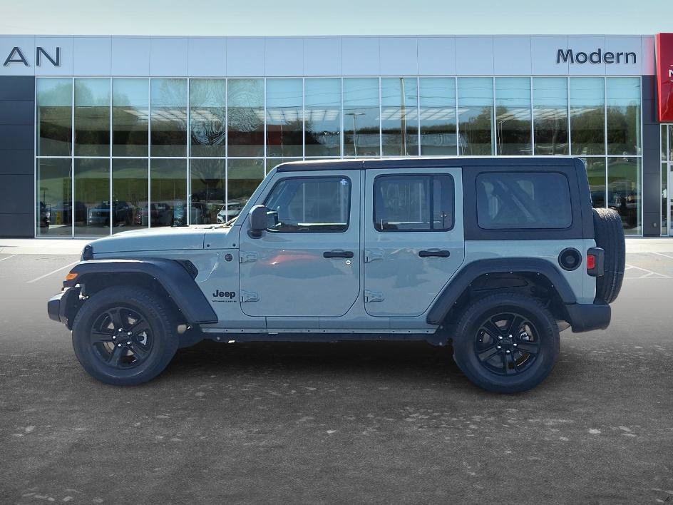 Used 2023 Earl Clearcoat Jeep Sport Altitude image 7