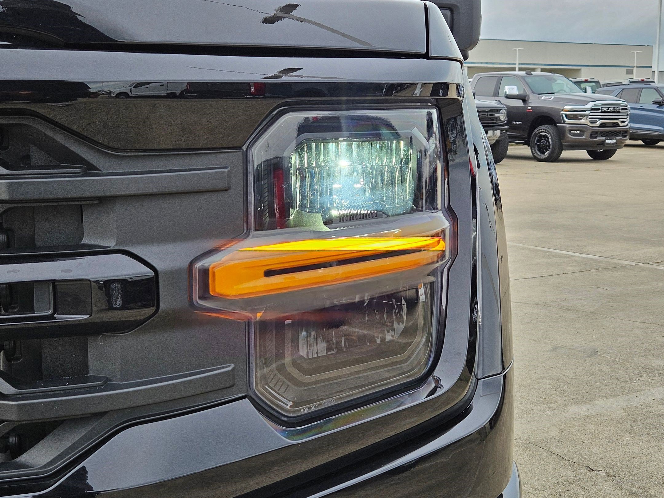 Used 2024 Blue Ford XLT image 9