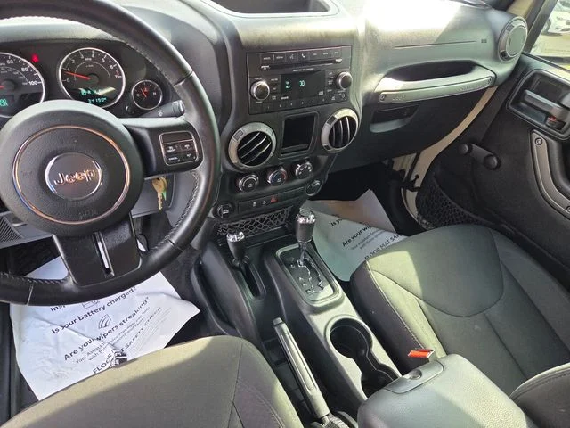 Used 2017  Jeep Sport image 8
