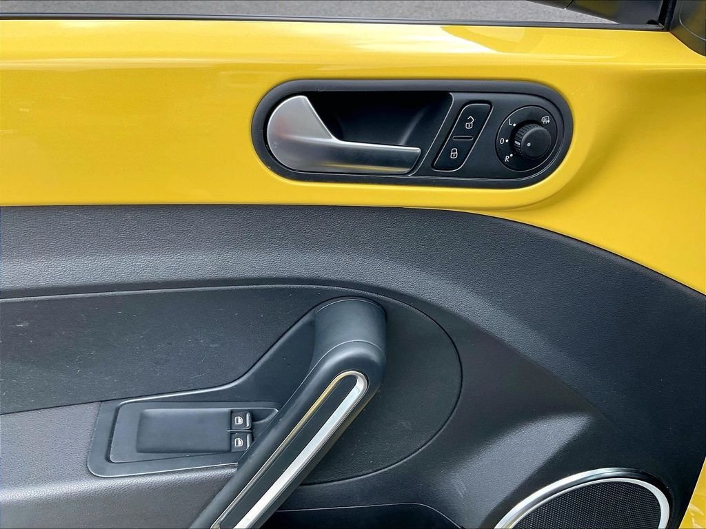 Used 2012 Saturn Yellow Volkswagen 2.5L image 32