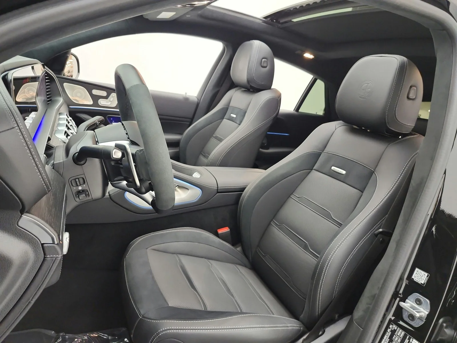 Certified Used 2026 Obsidian Black Metallic Mercedes-Benz AMG® GLE 53 4MATIC+ Coupe image 17