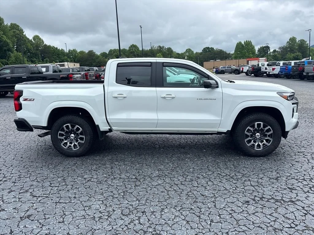 Used 2025 White Chevrolet Z71 image 9