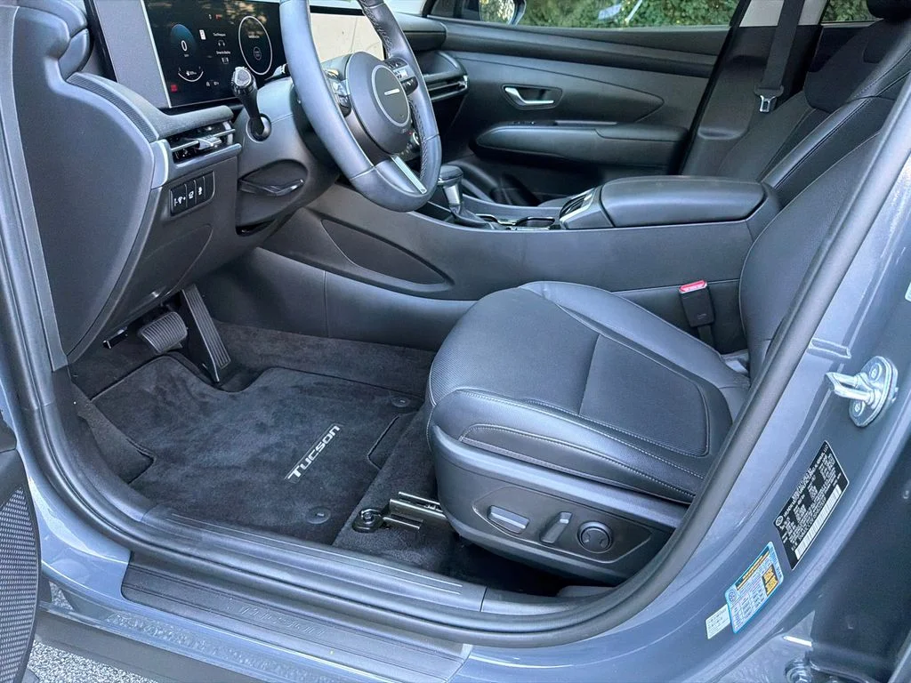 Used 2025 Gray Hyundai SEL Convenience image 9