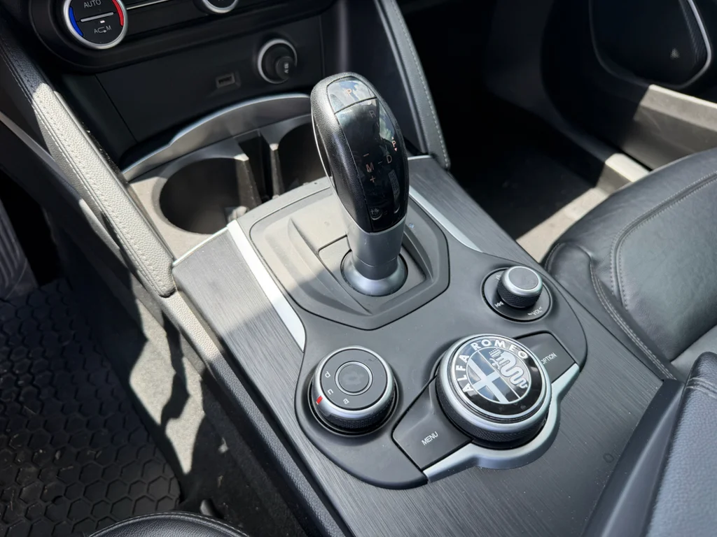 Used 2018 Alfa White Alfa Romeo Base image 17