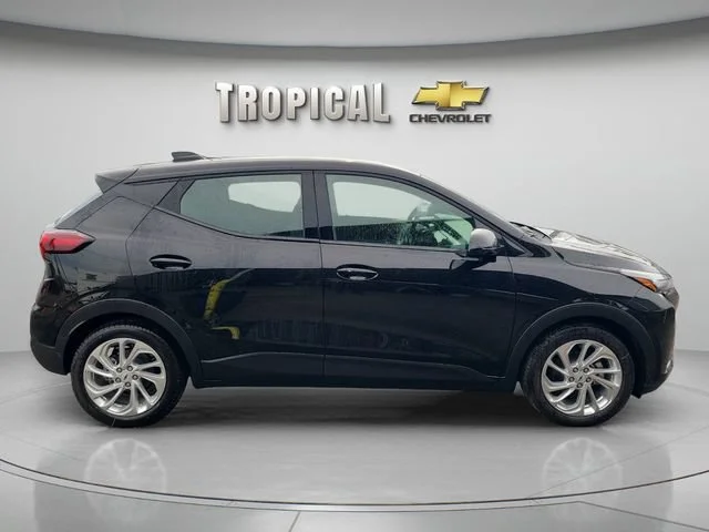New 2027 Mosaic Black Metallic Chevrolet LT image 6