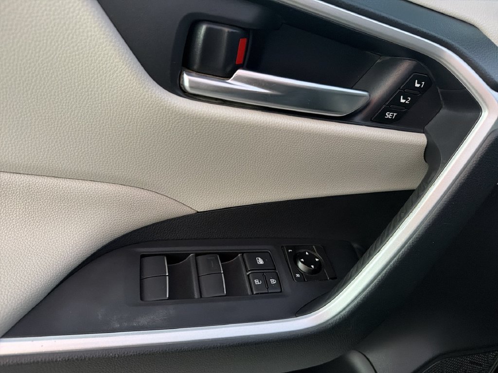 2019 Toyota RAV4 XLE Premium - Photo 10