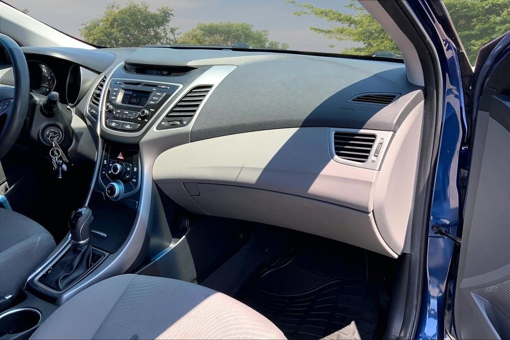 Used 2015 Blue Hyundai SE image 23