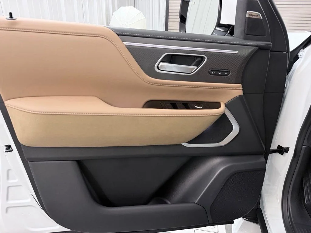 New 2027 RADIANT WHITE INFINITI Luxe 2WD image 10