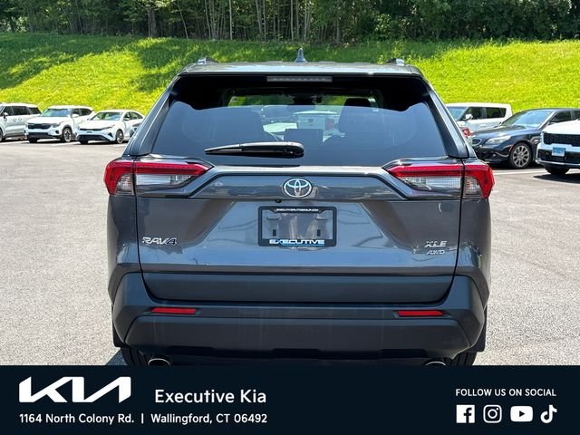 Used 2023 Gray Toyota XLE Premium image 3