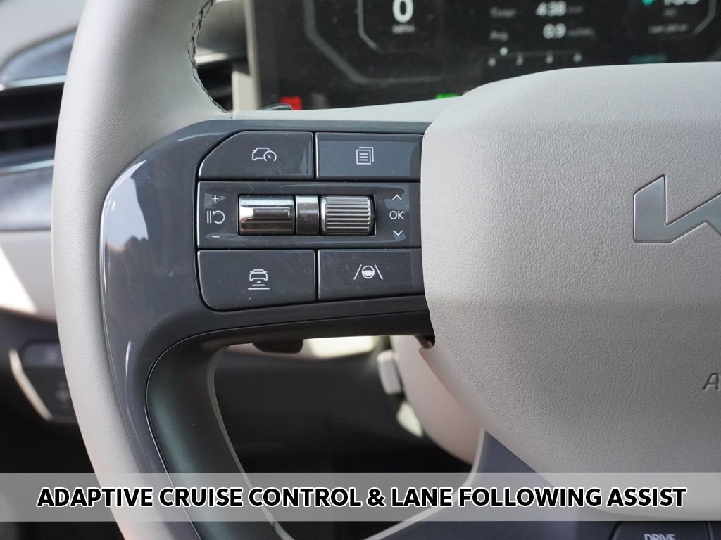 Used 2024 Black Kia Land image 6