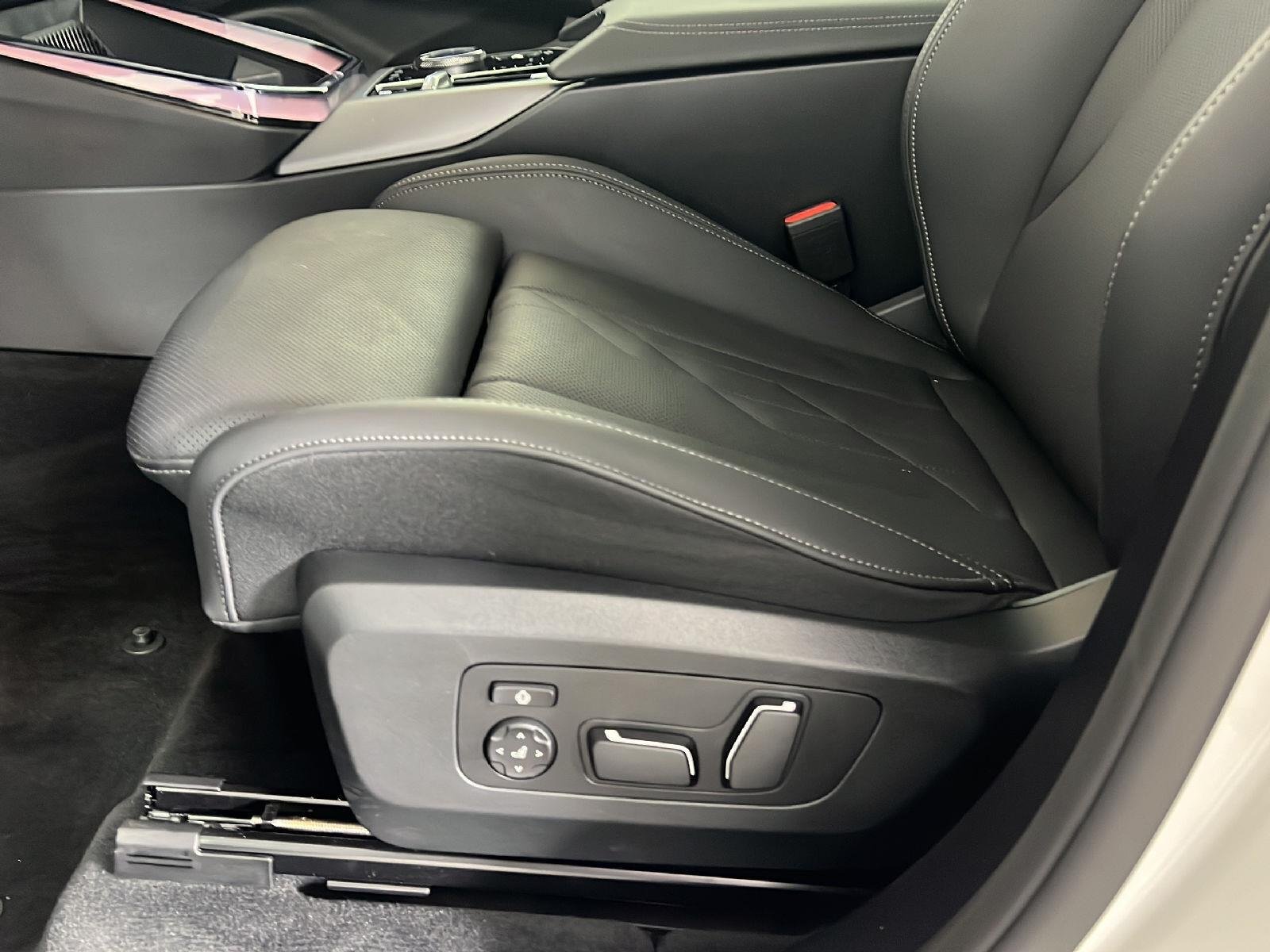 New 2026 Mineral White Metallic BMW 30 xDrive image 10