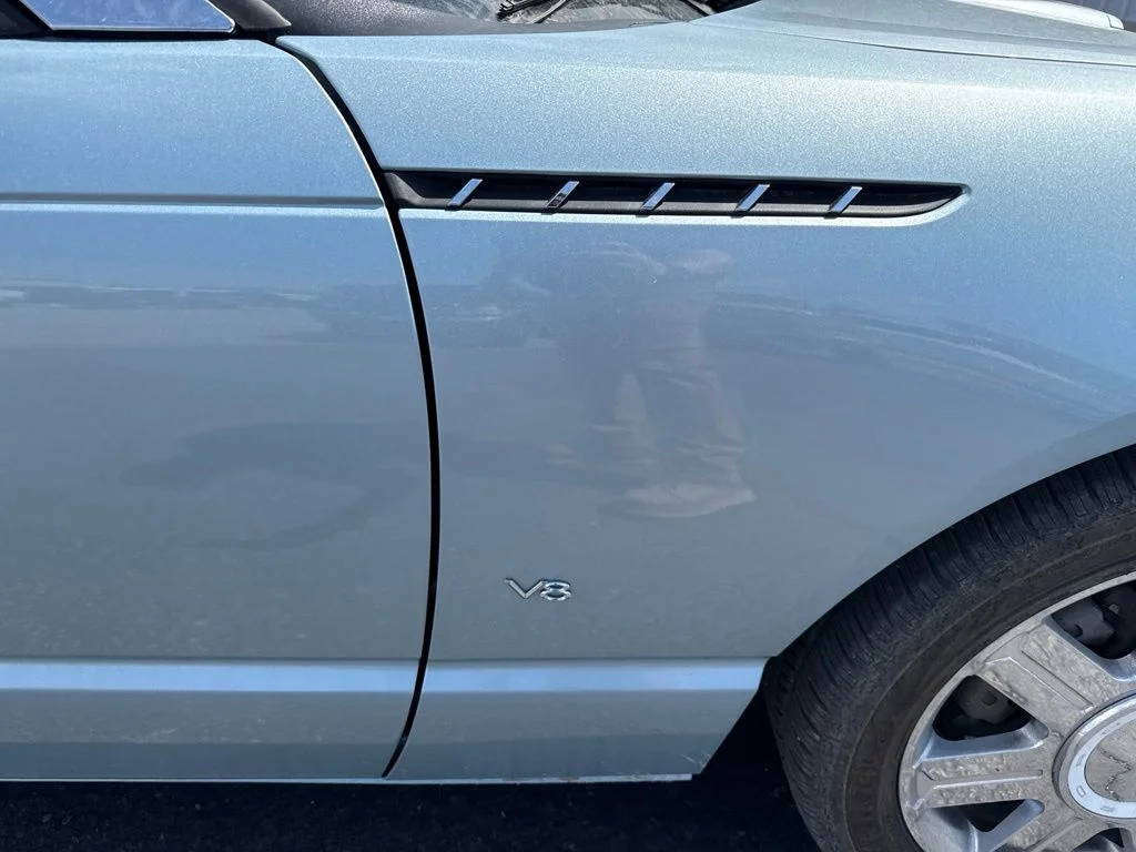 Used 2004 Blue Ford Base image 7
