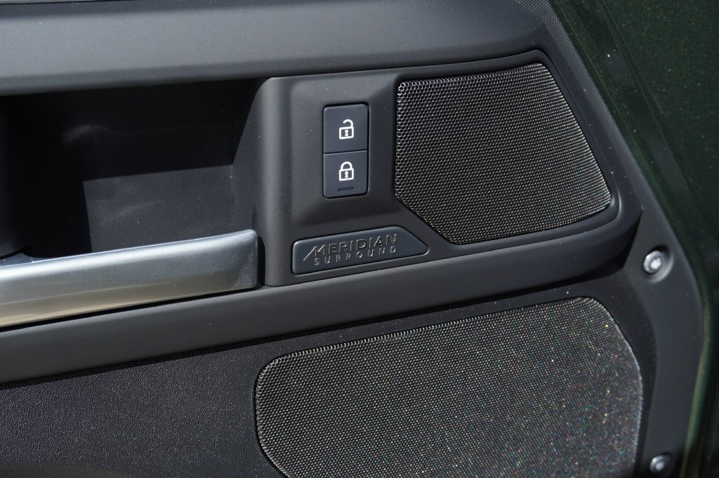 New 2026 Woolstone Green Land Rover X-Dynamic SE image 11