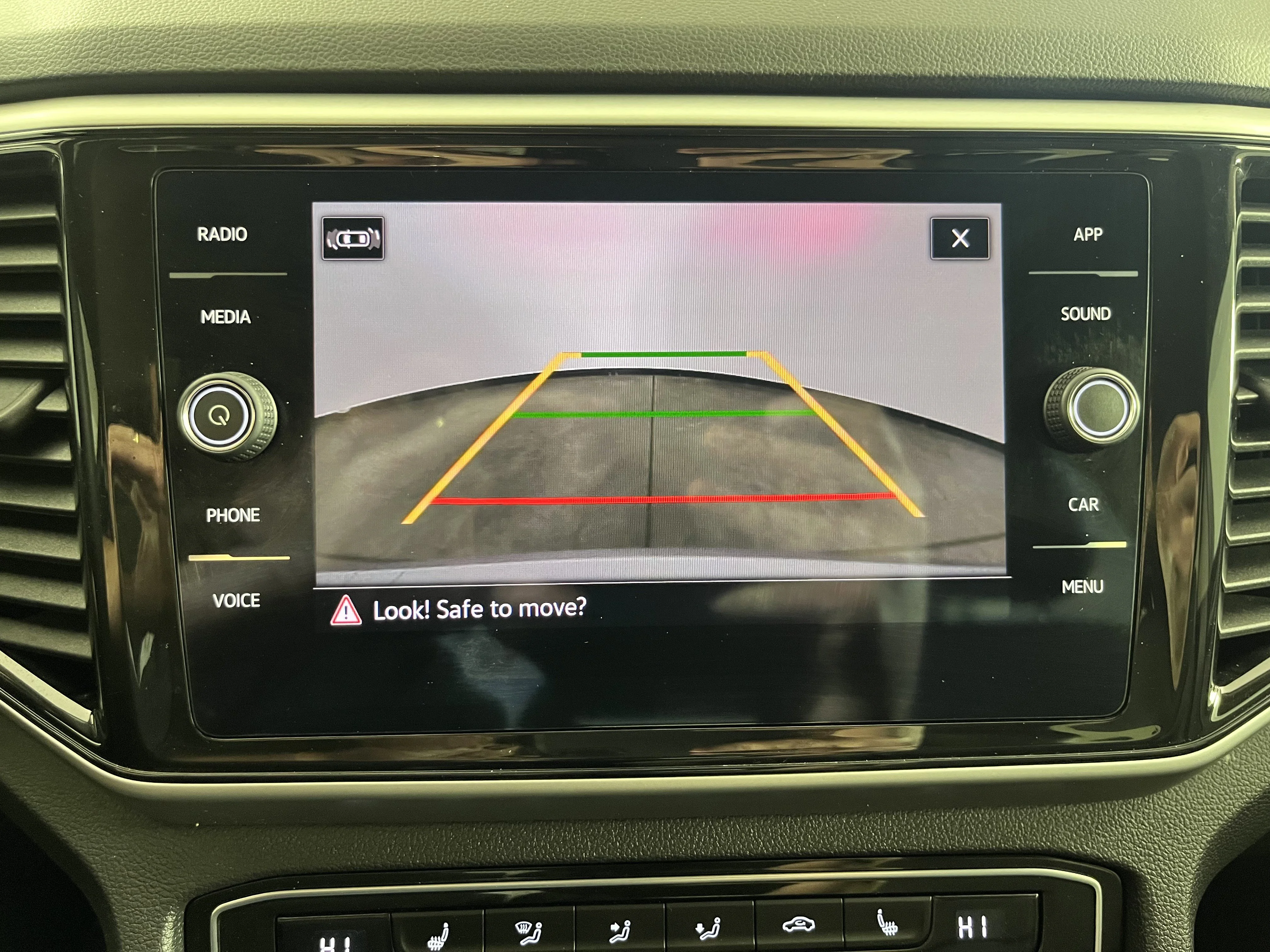 2023 Volkswagen Atlas SE w/Tech - Photo 30