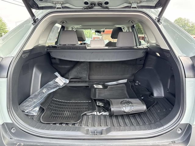 Used 2023  Toyota XLE image 29