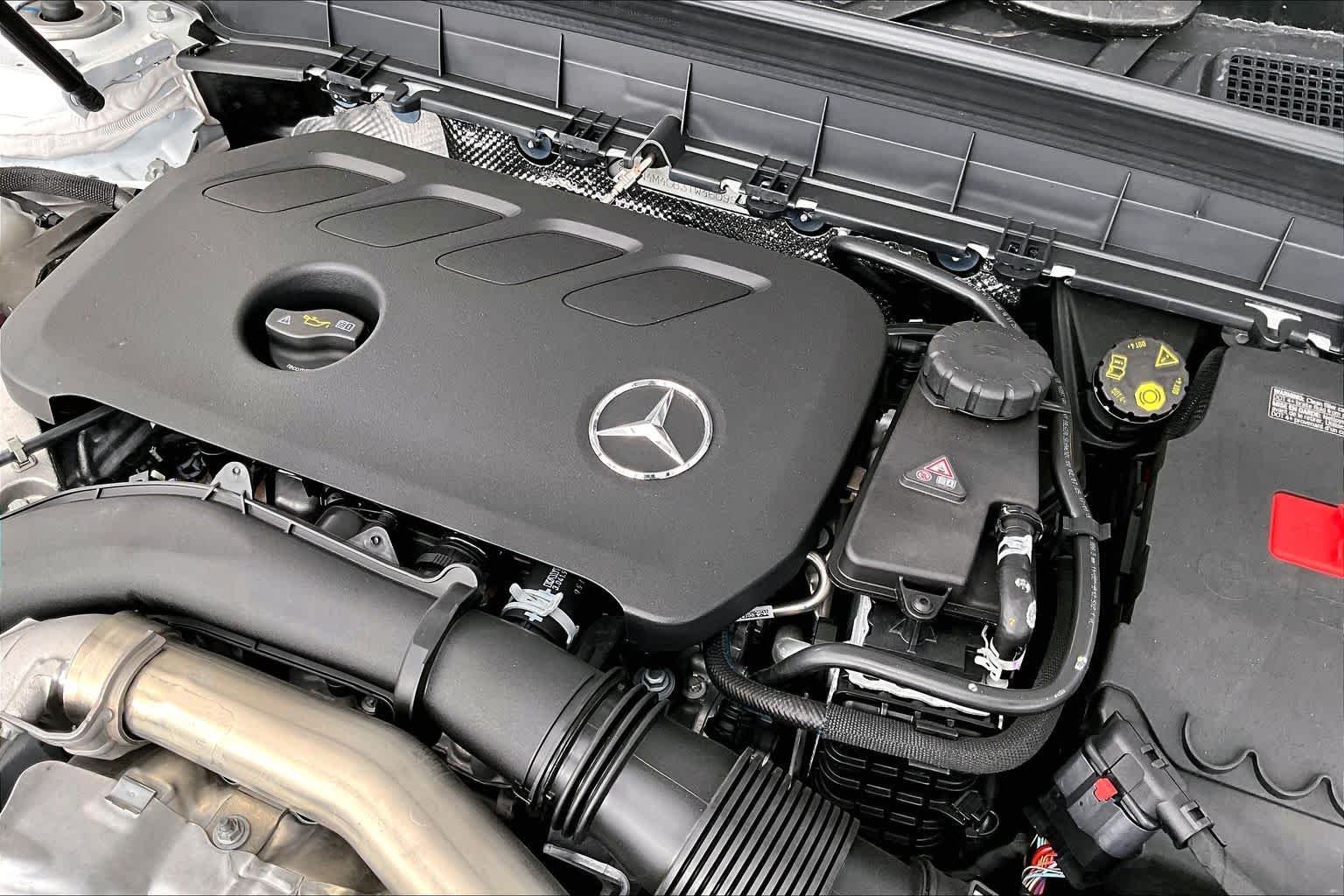 New 2026 Polar White Mercedes-Benz GLB 250 image 18