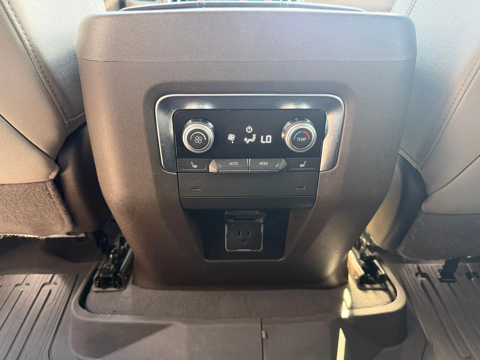 Used 2025 White GMC Elevation image 27