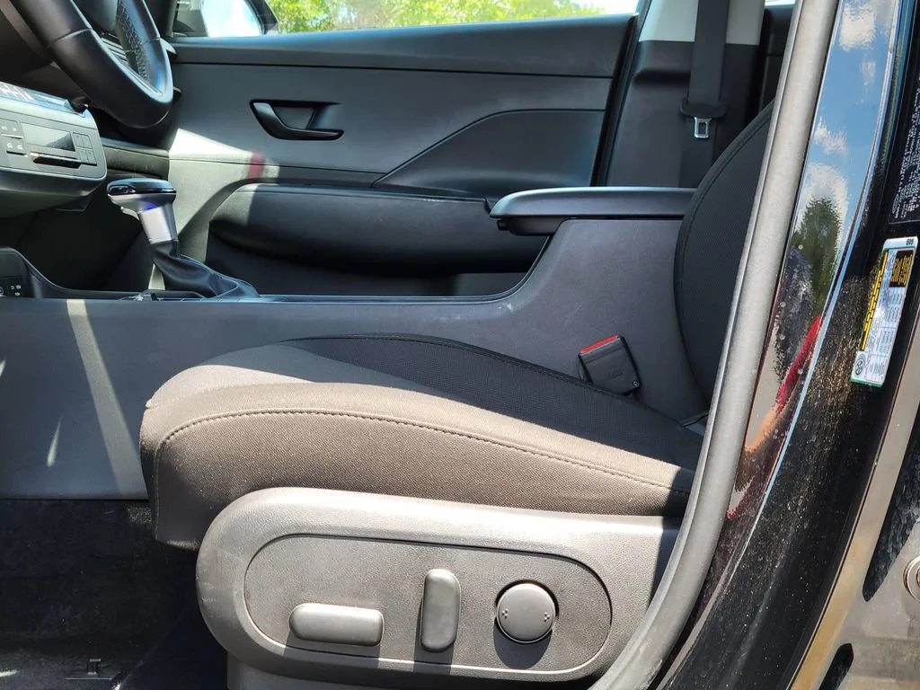 Used 2025 Black Hyundai SEL image 22