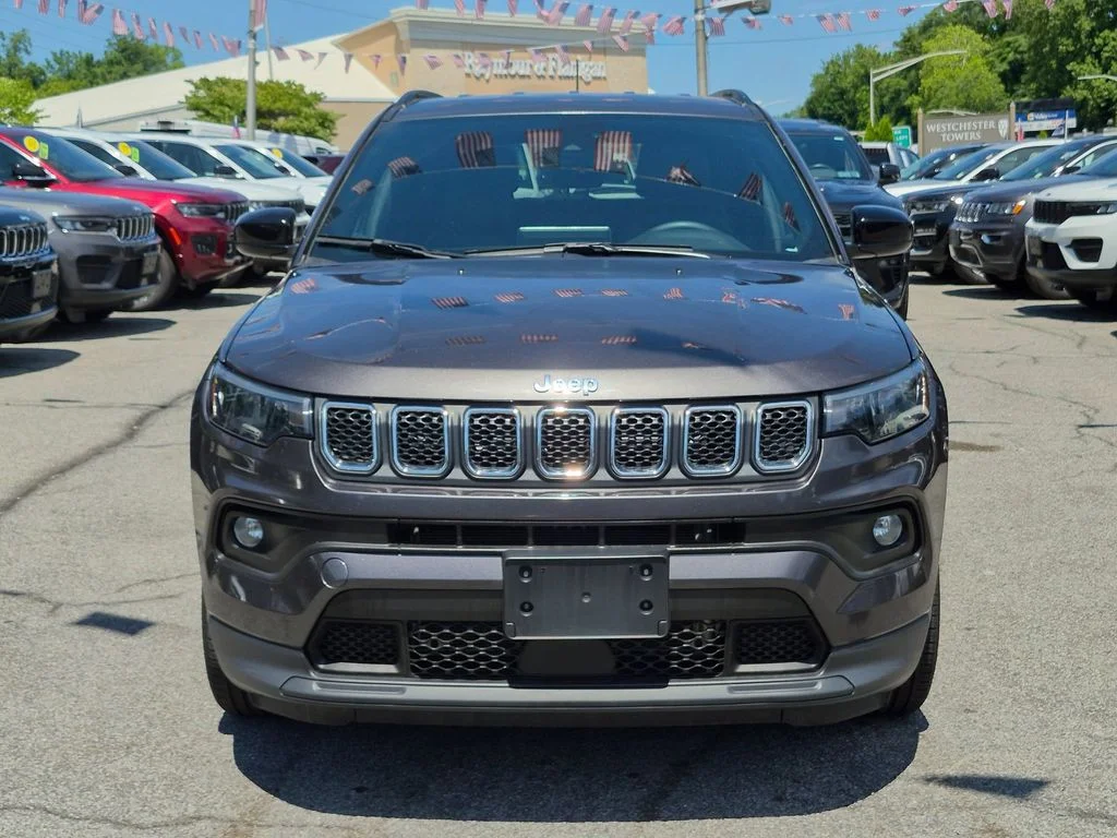 Used 2024 Gray Jeep Latitude image 3