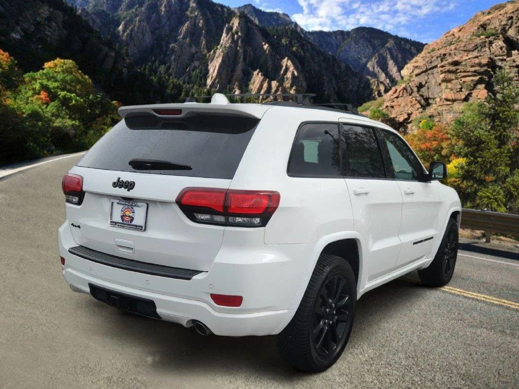 Used 2022 Bright White Clearcoat Jeep Laredo X image 3